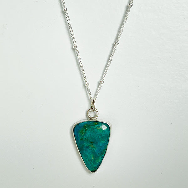Check out this stunning pendant necklace featuring a gorgeous Blue Peruvian Opal! The natural stone showcases mesmerizing ocean blue hues, letting you rock a confident and trendy look. Go ahead and make a statement with this irresistible necklace! Handcrafted in California
